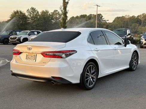 Used 2021 Toyota Camry XLE FWD image 3