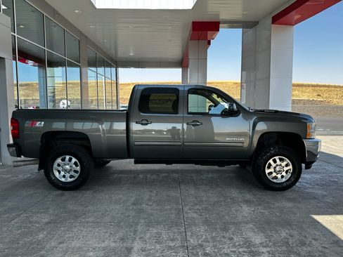 Used 2011 Chevrolet Silverado 2500 LTZ w/ LTZ Plus Package AWD/4WD image 9