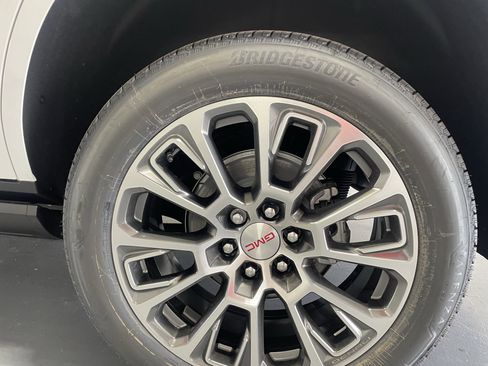 New 2026 GMC Yukon Denali w/ Sun & Power Step Package image 7