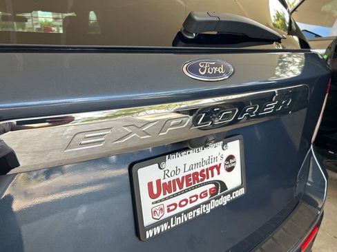 Used 2020 Ford Explorer XLT image 16