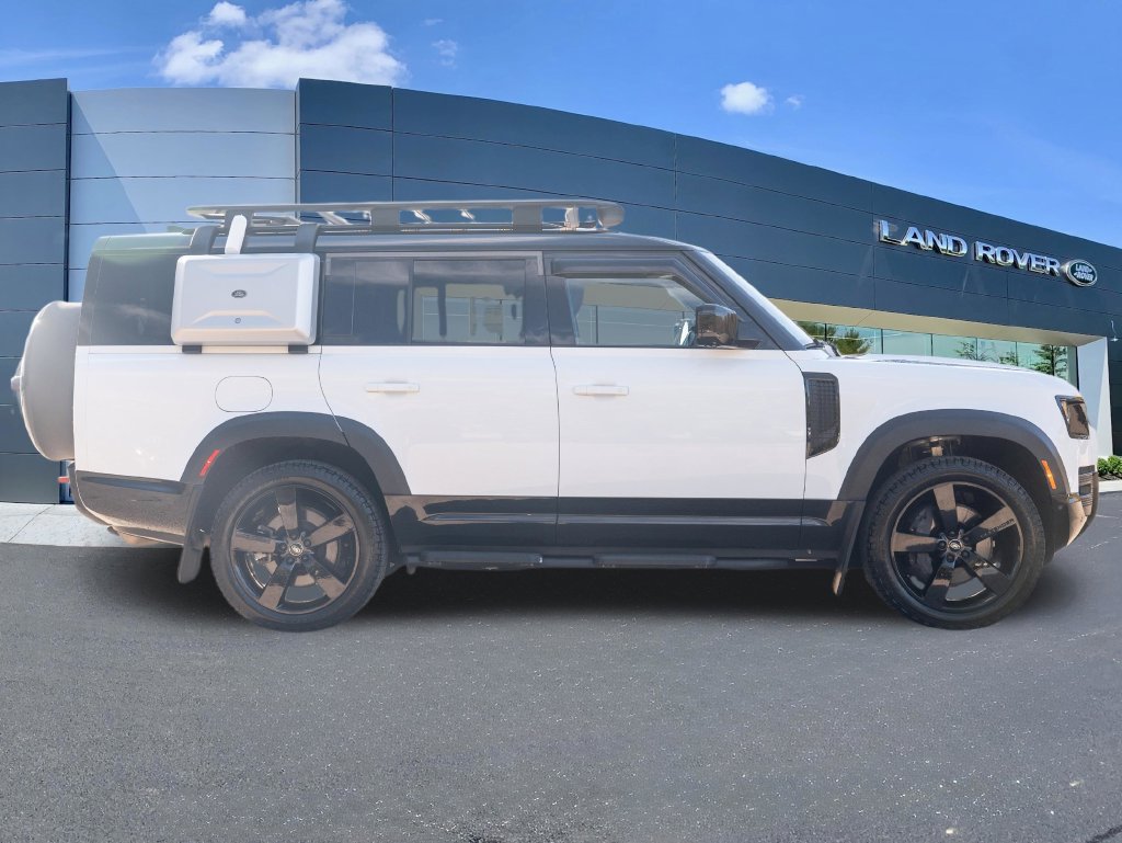 Used 2023 Land Rover Defender 130 X-Dynamic SE AWD/4WD image 8