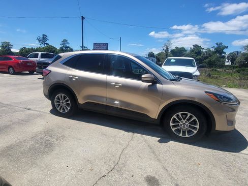 Used 2020 Ford Escape SE FWD image 10