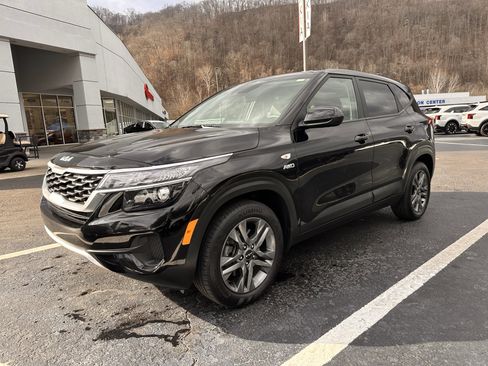 Used 2023 Kia Seltos LX image 3