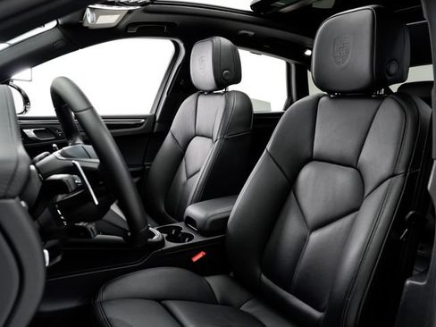 Certified 2026 Porsche Macan AWD/4WD image 5
