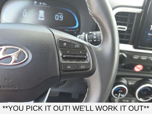 Used 2025 Hyundai Venue Limited FWD image 17