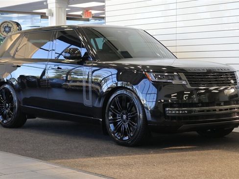 Used 2025 Land Rover Range Rover Long Wheelbase Autobiography AWD/4WD image 2