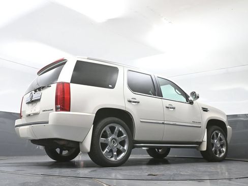 Used 2012 Cadillac Escalade Luxury AWD/4WD image 17