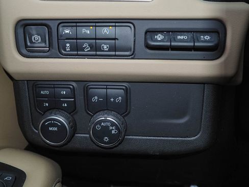 Certified 2023 Chevrolet Suburban Premier AWD/4WD image 11