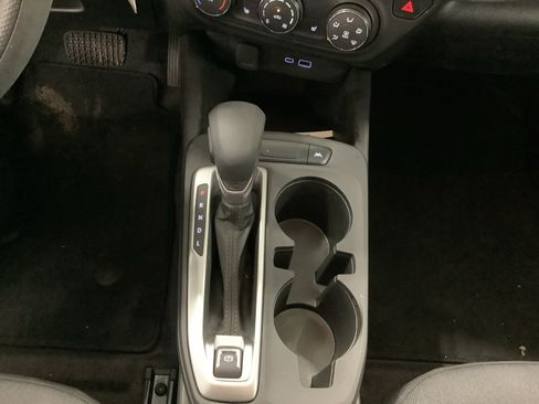Used 2025 Chevrolet Trax LS w/ LS Convenience Package FWD image 16