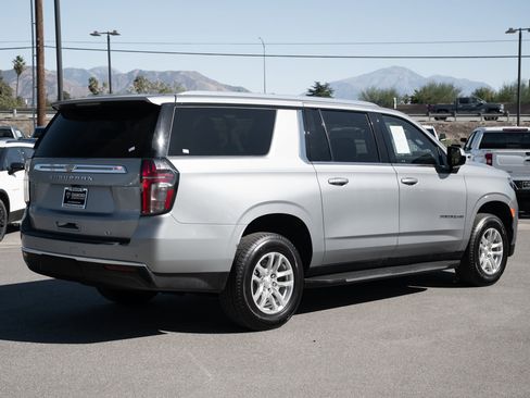 Used 2024 Chevrolet Suburban LT image 4