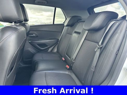 Used 2022 Chevrolet Trax LT w/ LT Convenience Package image 27