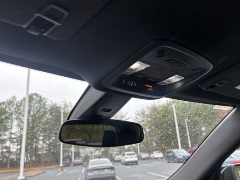 Used 2023 Chevrolet Traverse LT image 29