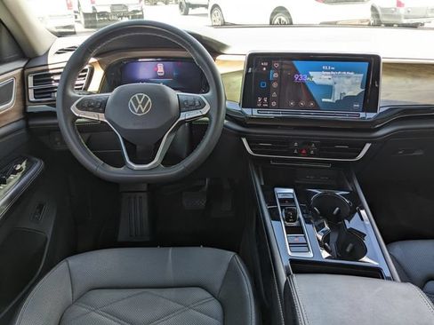 Used 2024 Volkswagen Atlas SE FWD image 16