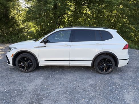 Used 2023 Volkswagen Tiguan SE R-Line AWD/4WD image 8