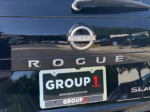Used 2024 Nissan Rogue SL AWD/4WD image 10