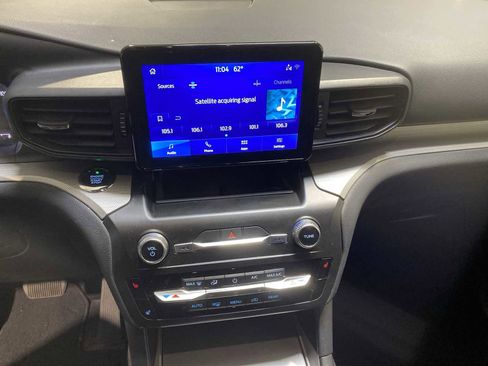 Used 2020 Ford Explorer XLT w/ Comfort Package AWD/4WD image 16