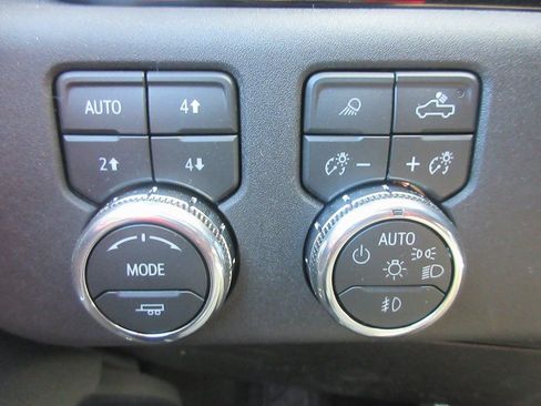 New 2026 GMC Sierra 3500 SLT w/ SLT Premium Package AWD/4WD image 16