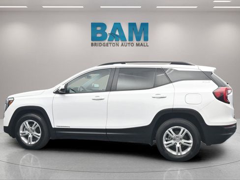 Used 2023 GMC Terrain SLE w/ Driver Convenience Package AWD/4WD image 4