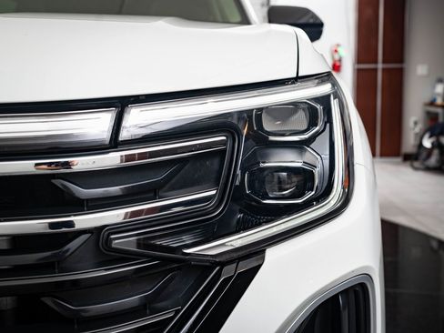 Used 2025 Volkswagen Atlas Peak Edition SE image 15