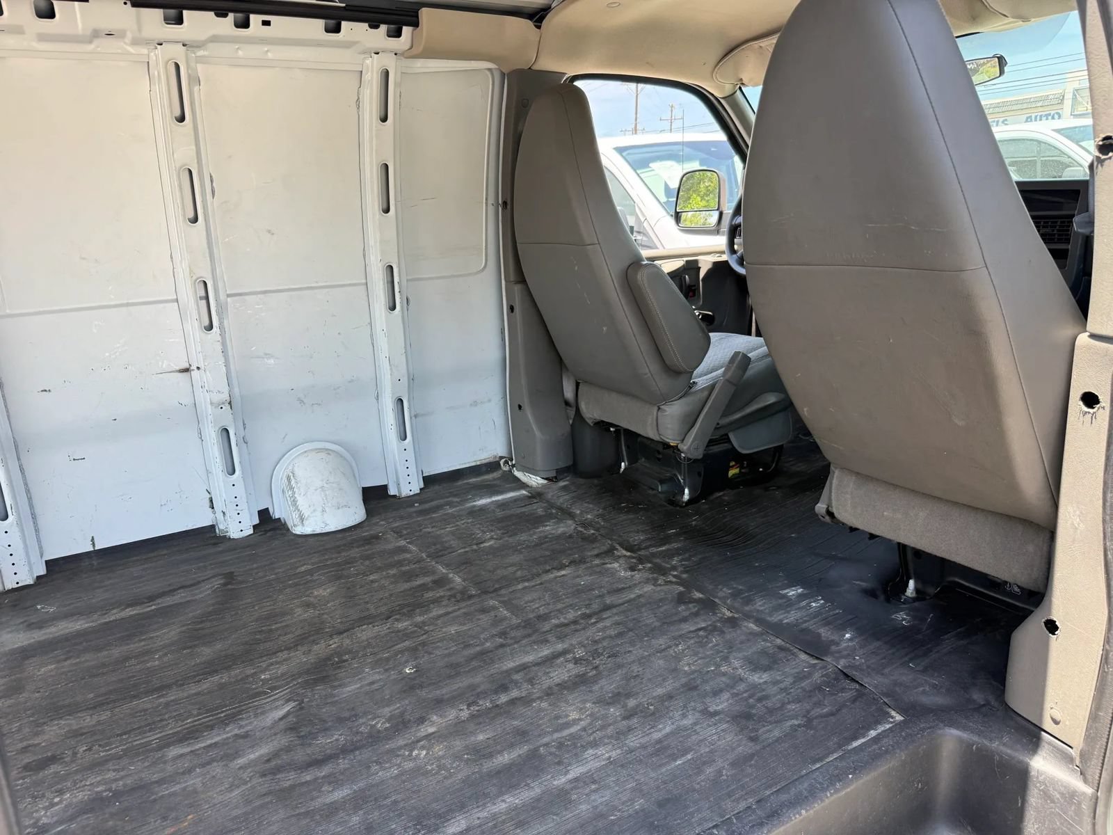 Used 2013 Chevrolet Express 2500 RWD image 20