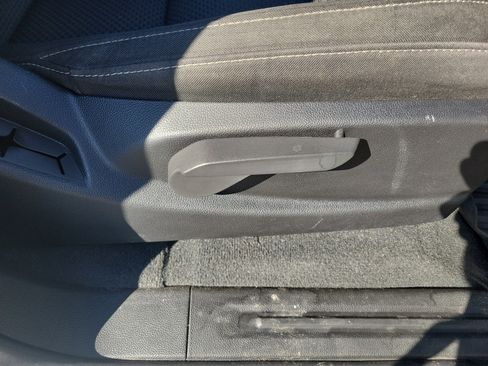 Used 2021 Chevrolet Colorado LT w/ Safety Package image 9