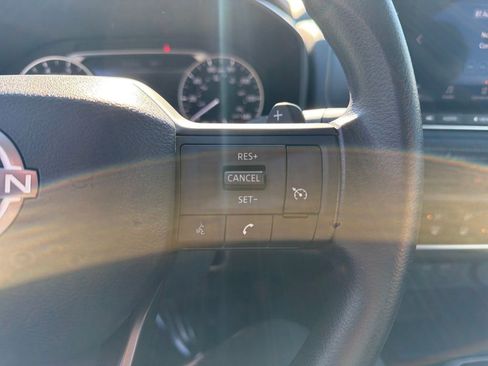 Used 2025 Nissan Rogue S image 19