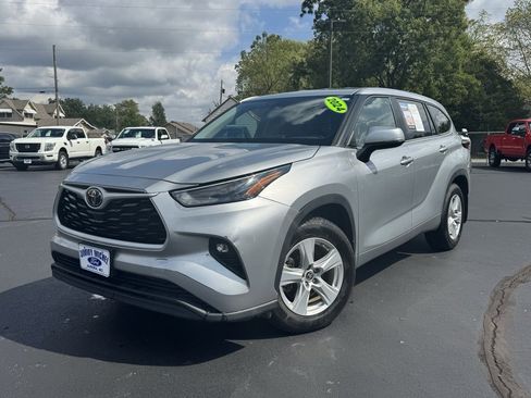 Used 2024 Toyota Highlander LE image 27