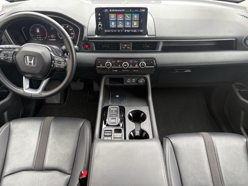 Certified 2025 Honda Pilot Touring image 2