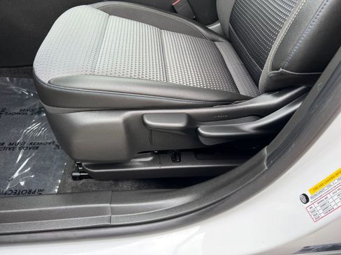 Used 2025 Chevrolet Trax LT FWD image 23