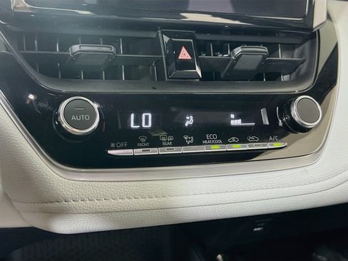 Used 2025 Toyota Corolla SE FWD image 16