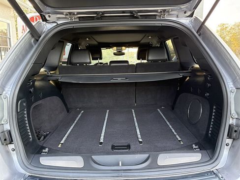 Used 2017 Jeep Grand Cherokee Overland image 29