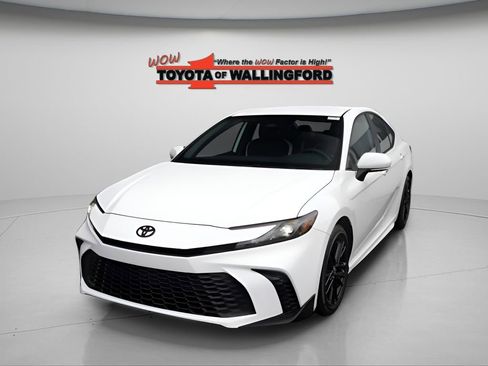 Certified 2025 Toyota Camry SE w/ Convenience Package FWD image 1