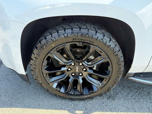 Used 2017 GMC Yukon SLT w/ Enhanced Security Package image 46