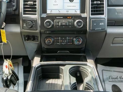 Used 2017 Ford F250 XLT w/ XLT Premium Package AWD/4WD image 14