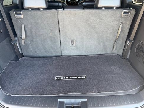 Used 2022 Toyota Highlander XSE FWD image 32
