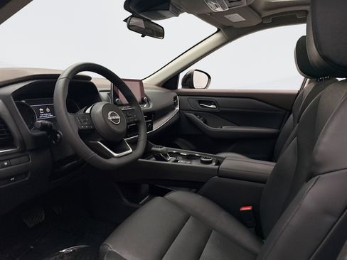 Used 2022 Nissan Rogue SV w/ SV Premium Package image 10