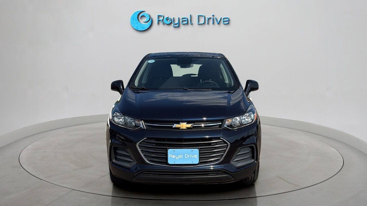 Used 2022 Chevrolet Trax LS w/ Tint and Cruise Package AWD/4WD image 9