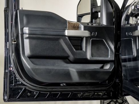 Used 2019 Ford F250 Lariat w/ Lariat Ultimate Package image 35