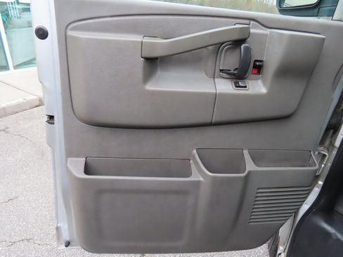 Used 2018 Chevrolet Express 2500 w/ Driver Convenience Package image 19