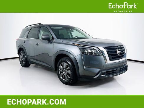 Used 2025 Nissan Pathfinder SV FWD image 1