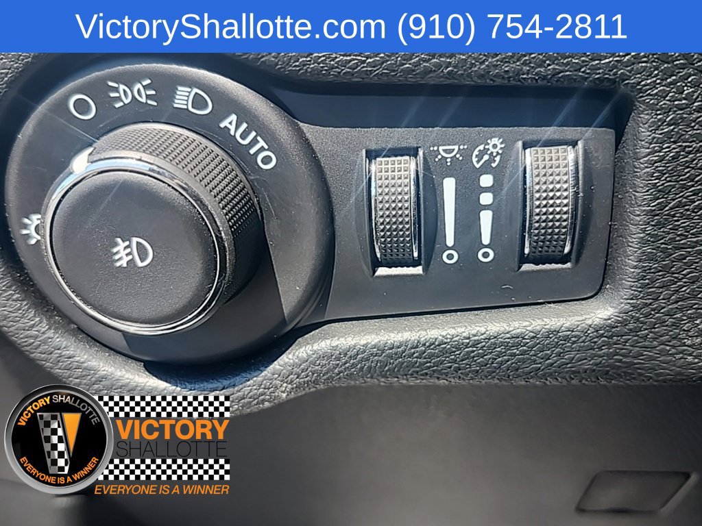 Used 2025 Chrysler Pacifica Limited FWD image 19