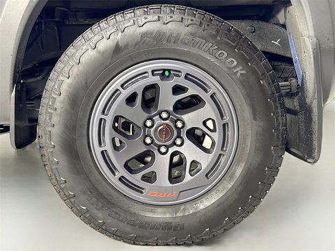 Used 2025 Nissan Frontier PRO-4X w/ Pro Convenience Package image 11