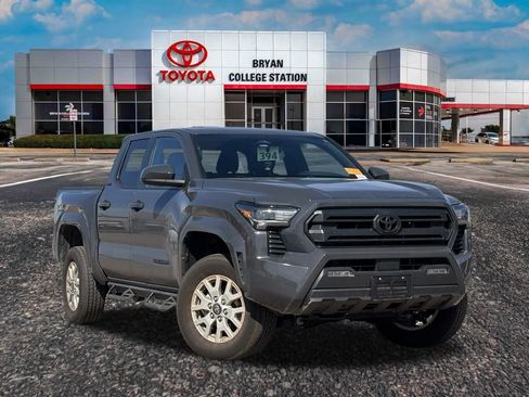 Used 2025 Toyota Tacoma SR5 image 1