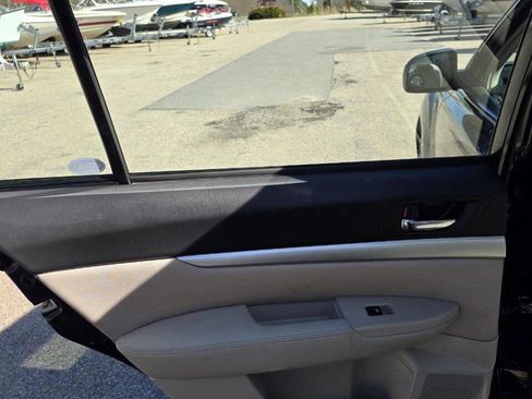 Used 2013 Subaru Legacy 2.5i Premium w/ All-Weather Pkg + Moonroof AWD/4WD image 17