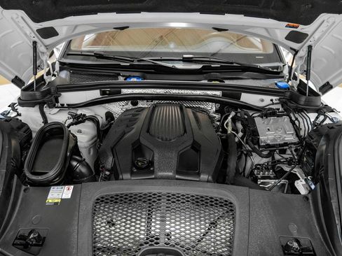 Used 2022 Porsche Macan image 46