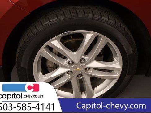 Used 2019 Chevrolet Equinox Premier FWD image 9