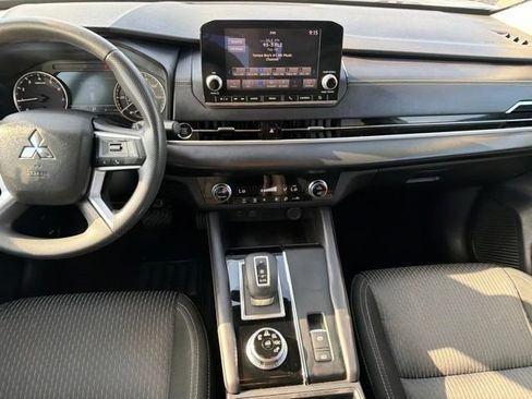 Used 2023 Mitsubishi Outlander ES FWD image 19