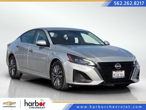 Used 2023 Nissan Altima 2.5 SV image 1