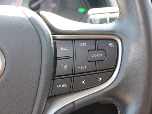 Used 2019 Lexus UX 200 FWD image 17