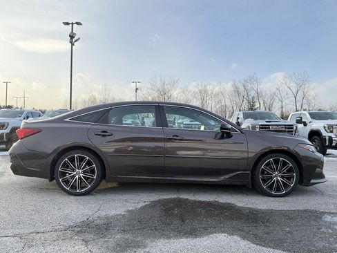 Used 2019 Toyota Avalon Touring image 4